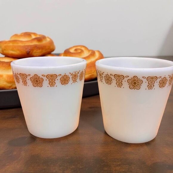 Vintage Pyrex Spring Blossom (Crazy Daisy) Milk Glass Mugs, Set of 2, Gold Flora - Picture 5 of 5